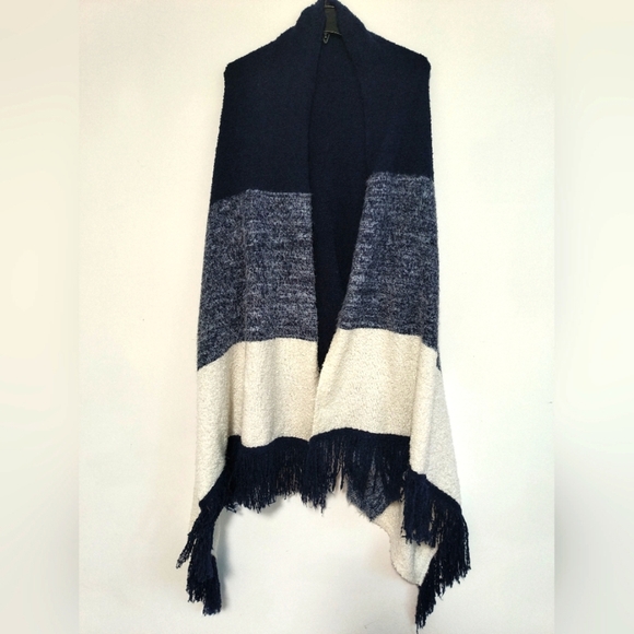 Women's Blue & Cream Poncho - Picture 2 of 6